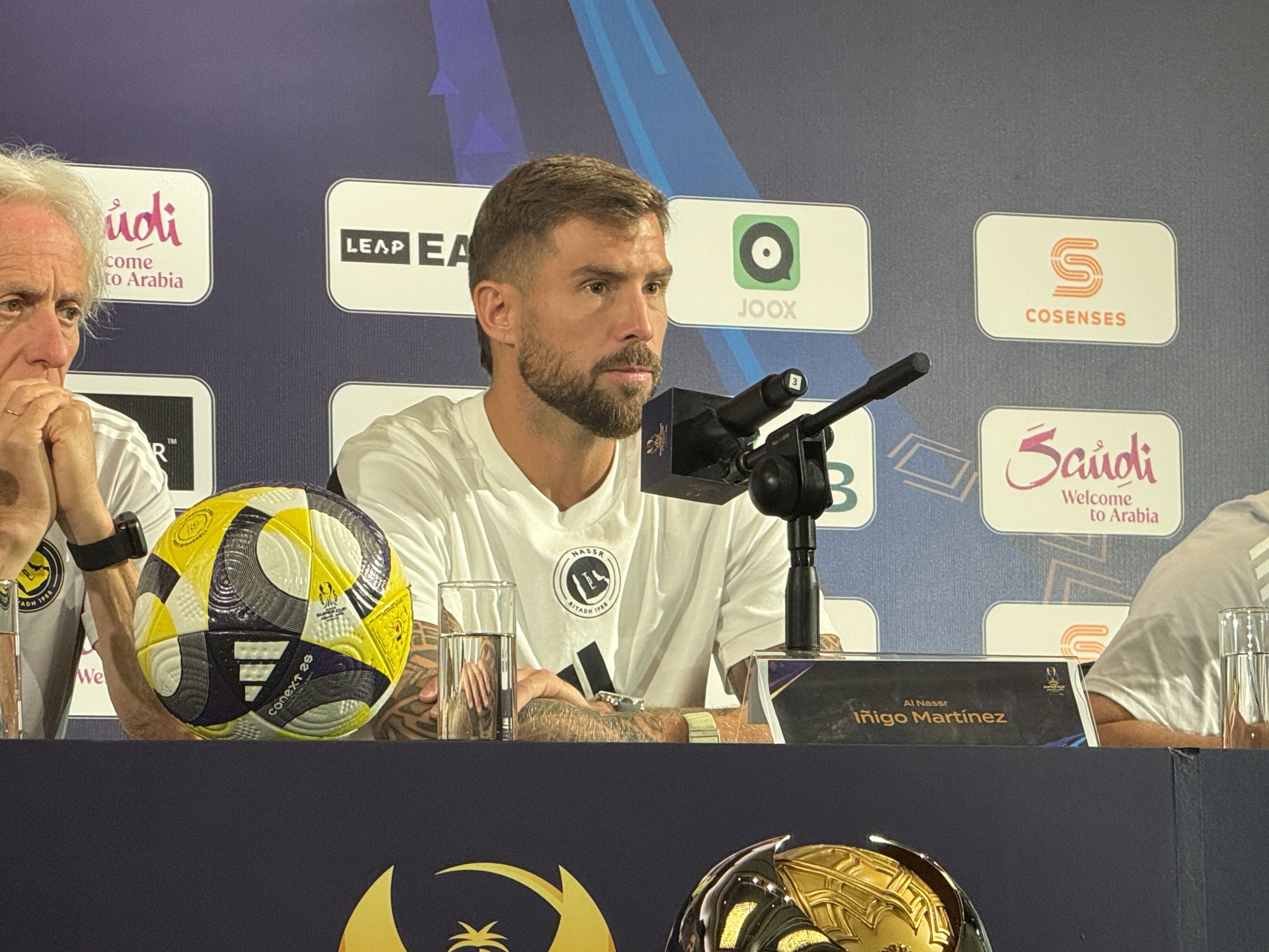 人应战, 踢球非常自